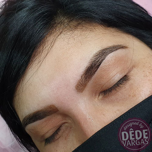 Dêde Vargas - Design de Sobrancelhas - Tintura